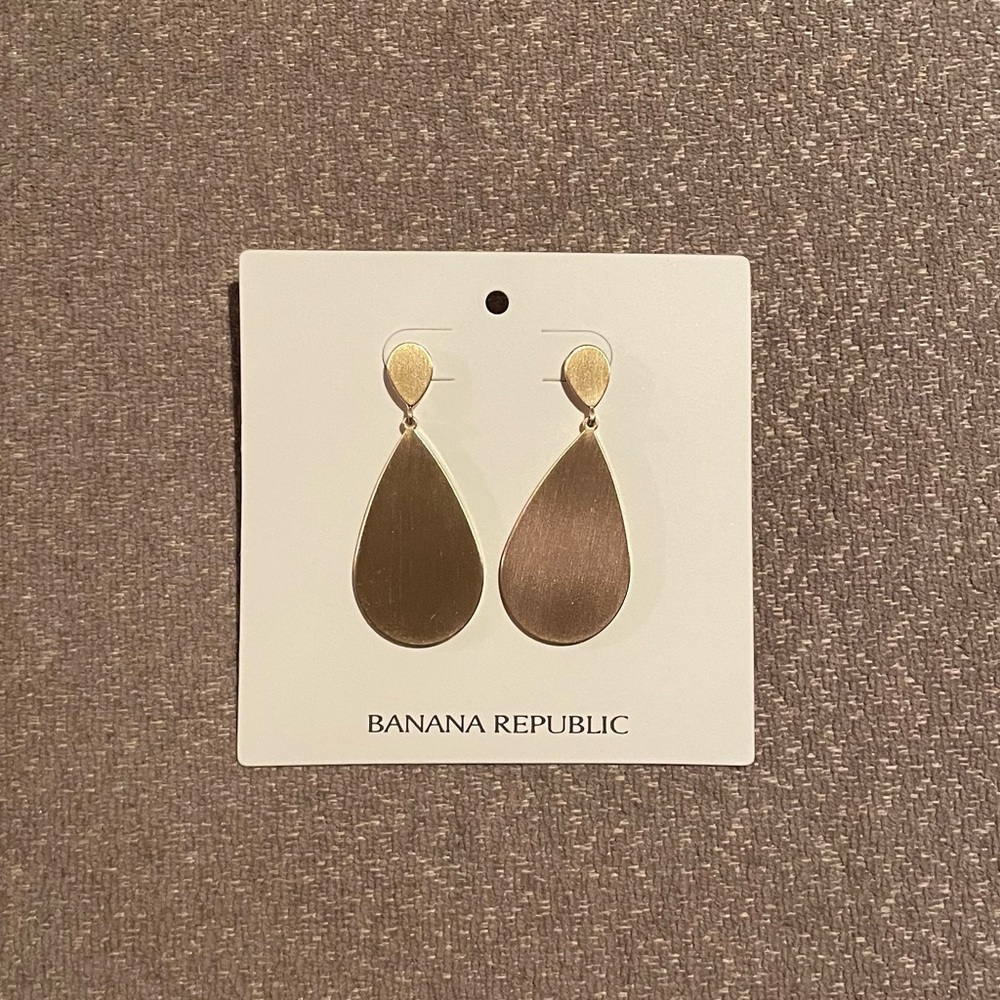 BANANA REPUBLIC GOLD PLATED TEARDROP EARRINGS